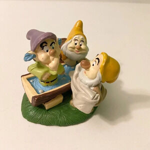 Disney Store Lil Classics PVC Snow  White Seven Dwarfs Bath Time Figurine